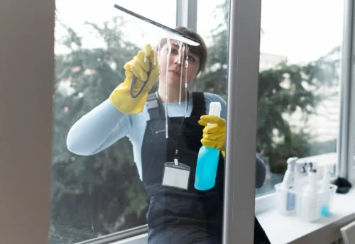Nettoyage de vitres intérieures et extérieures à Val de Virvée